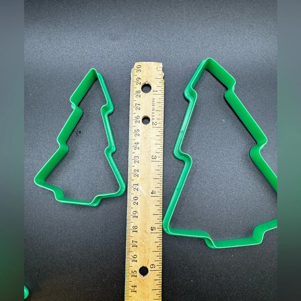 VTG 1991 Wilton Cookie Cutter Set of 3 Christmas Trees Graduating Sizes